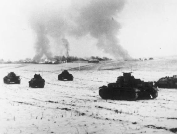 архивное фото с танками